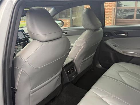 Used 2022 Toyota Avalon XLE w/ Moonroof Package FWD image 23
