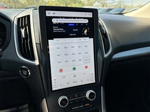 Used 2023 Ford Edge SEL image 13