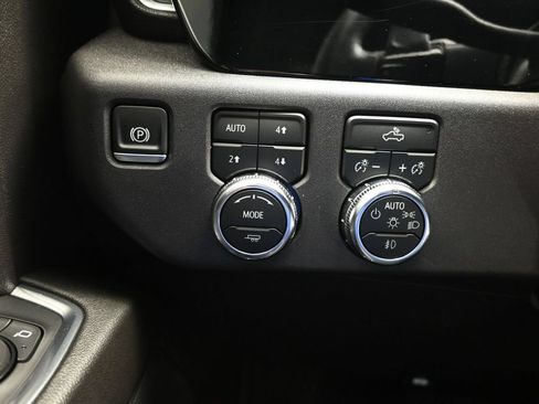 Used 2024 GMC Sierra 1500 Elevation AWD/4WD image 16