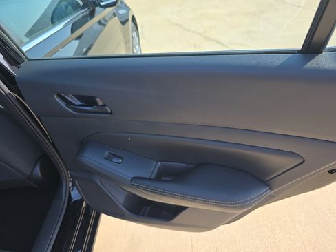 Used 2025 Nissan Altima 2.5 SV FWD image 16