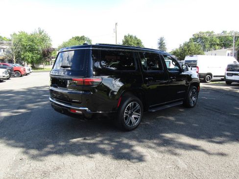 Used 2024 Jeep Wagoneer Series II AWD/4WD image 8