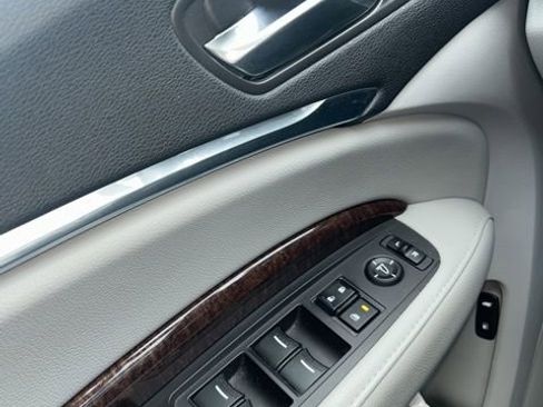 Used 2017 Acura MDX SH-AWD image 17
