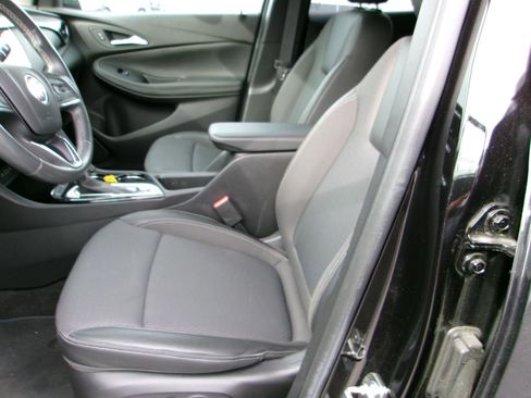 Used 2022 Buick Encore GX Select w/ Sport Touring Package image 9