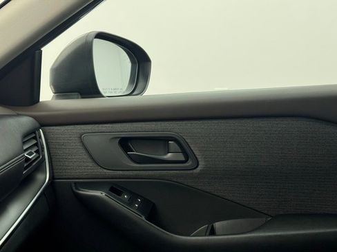 Used 2023 Nissan Rogue S image 38