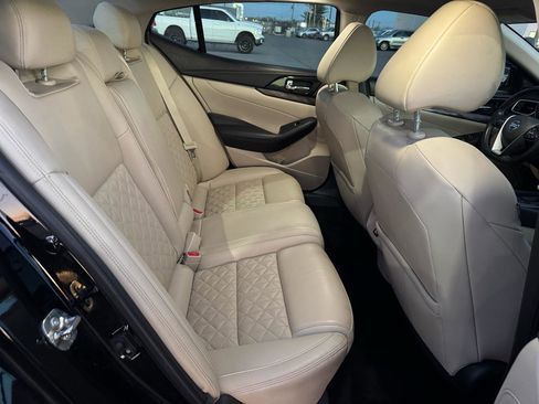 Used 2018 Nissan Maxima Platinum image 19