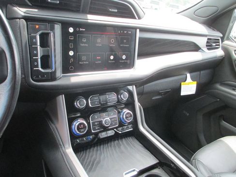 Used 2022 GMC Yukon Denali w/ Denali Ultimate Package AWD/4WD image 35