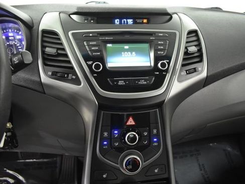 Used 2014 Hyundai Elantra SE w/ Option Group 02 FWD image 17