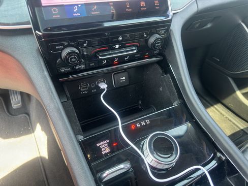 Used 2022 Jeep Grand Cherokee L Limited image 22