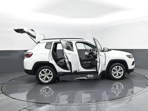 Used 2024 Jeep Compass Latitude AWD/4WD image 27