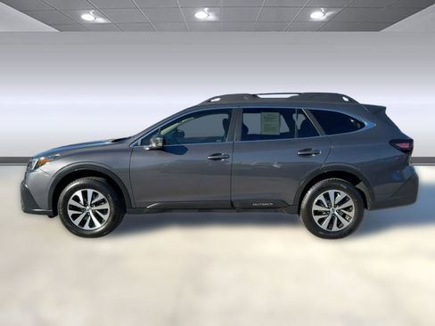 Used 2022 Subaru Outback Premium image 2