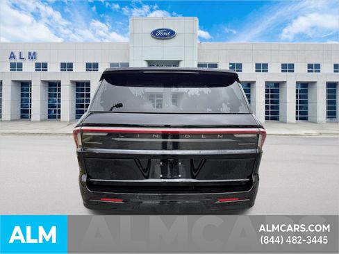 Used 2025 Lincoln Navigator Reserve AWD/4WD image 8