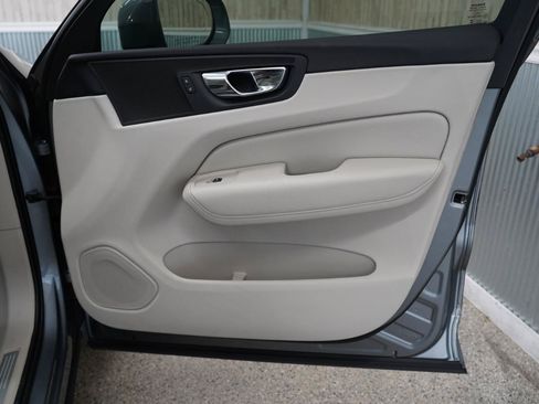 Used 2018 Volvo XC60 T6 Momentum w/ Convenience Package AWD/4WD image 29
