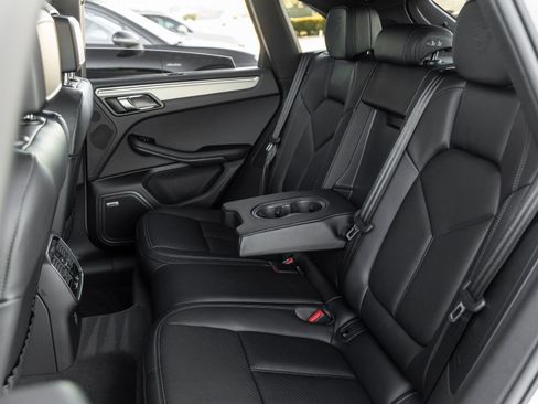 Certified 2026 Porsche Macan AWD/4WD image 36