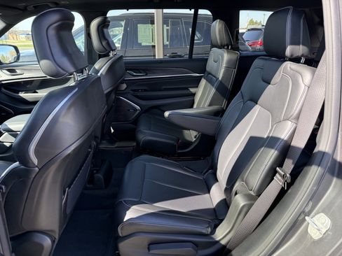 Used 2021 Jeep Grand Cherokee L Overland w/ Luxury Tech Group IV AWD/4WD image 13