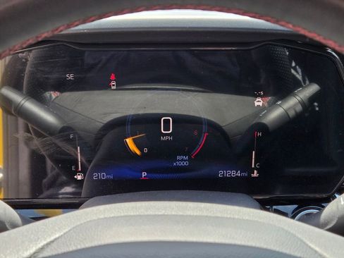 Used 2025 Chevrolet Trax RS w/ Sunroof Package FWD image 12