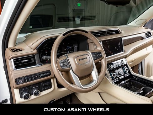 Used 2023 GMC Yukon Denali w/ Denali Reserve Package image 13