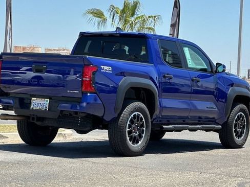 Used 2025 Toyota Tacoma TRD Off-Road w/ TRD Off Road Upgrade Package AWD/4WD image 3