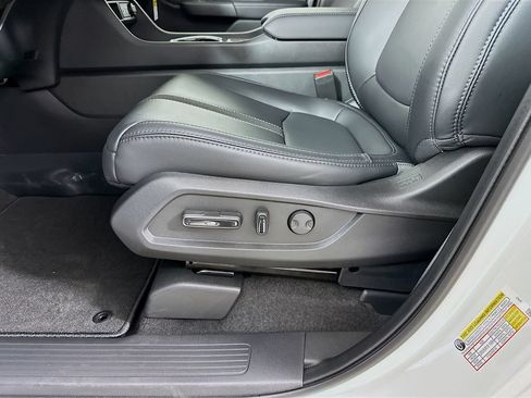 Used 2025 Honda Pilot EX-L image 9