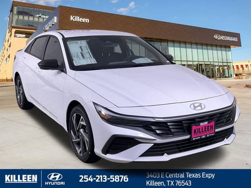 Used 2025 Hyundai Elantra Sport FWD image 11