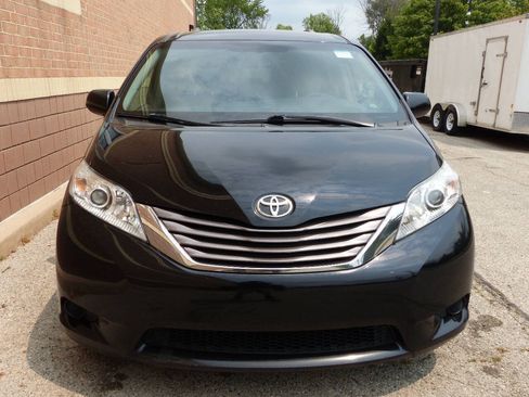 Used 2017 Toyota Sienna LE FWD image 7