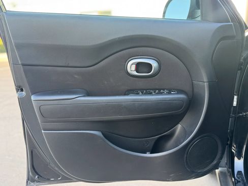 Used 2019 Kia Soul FWD image 9