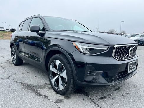 Certified 2024 Volvo XC40 B5 Plus w/ Climate Package image 1