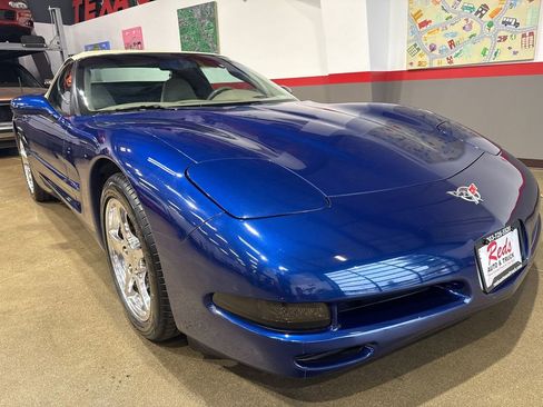Used 2004 Chevrolet Corvette Convertible w/ Preferred Equipment Group RWD image 65
