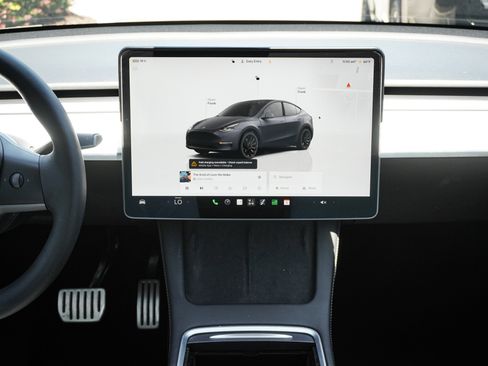 Used 2022 Tesla Model Y Performance AWD/4WD image 26