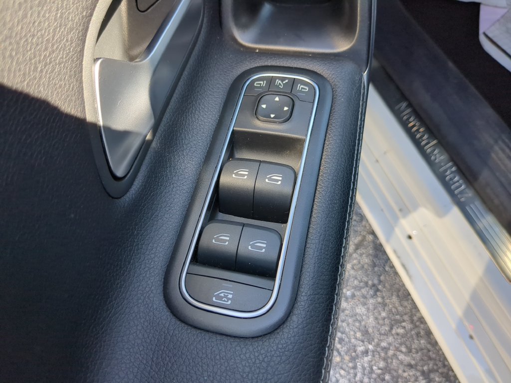 Used 2023 Mercedes-Benz CLA 250 w/ Premium Package image 18