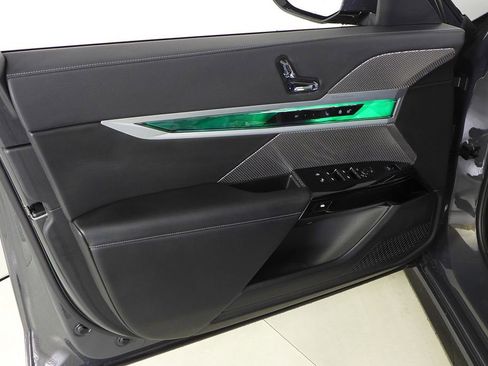 Used 2023 BMW 740i w/ Parking Assistance Package image 11