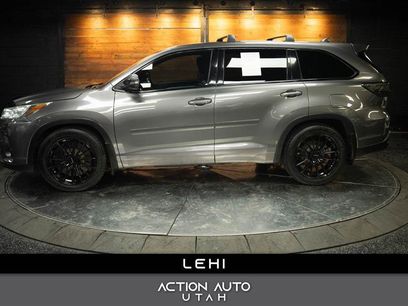 Used 2018 Toyota Highlander Plus w/ Carpet Mat Package (TMS)
