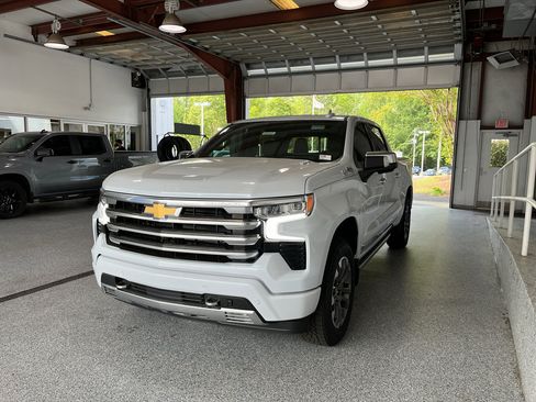 New 2026 Chevrolet Silverado 1500 High Country w/ Technology Package AWD/4WD image 4