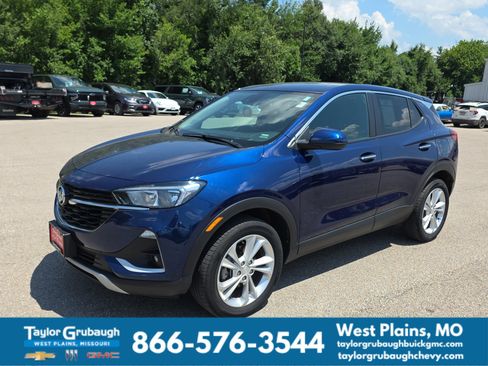 Used 2023 Buick Encore GX Preferred w/ Cold Weather Comfort Package AWD/4WD image 4