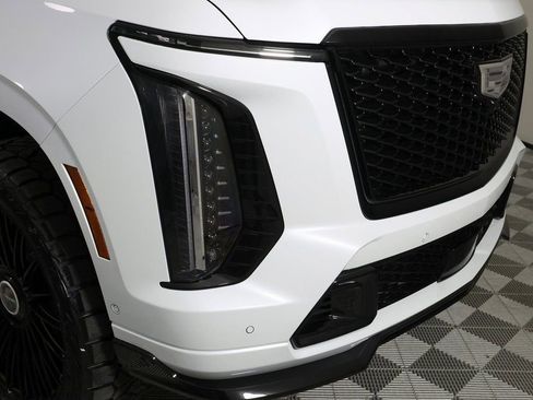 Used 2026 Cadillac Escalade ESV V image 51