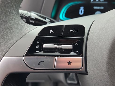 Certified 2025 Hyundai Elantra Blue image 22