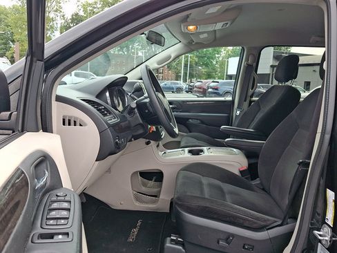 Used 2016 Dodge Grand Caravan SXT FWD image 14