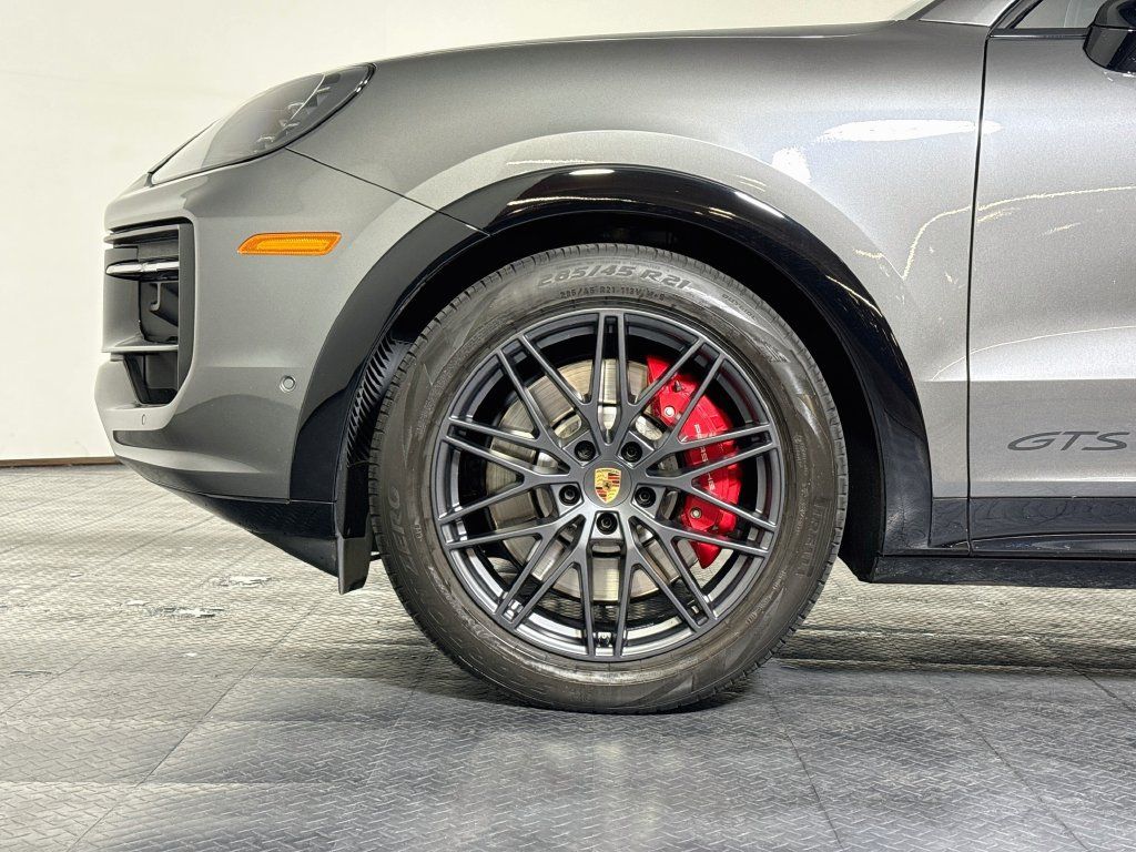 Certified 2025 Porsche Cayenne GTS AWD/4WD image 30