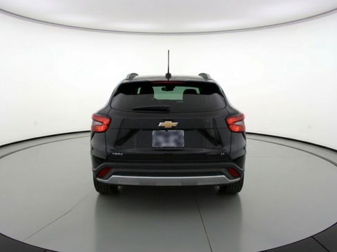 Used 2025 Chevrolet Trax LT image 7