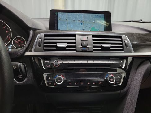 Used 2016 BMW 320i xDrive Sedan AWD/4WD image 18