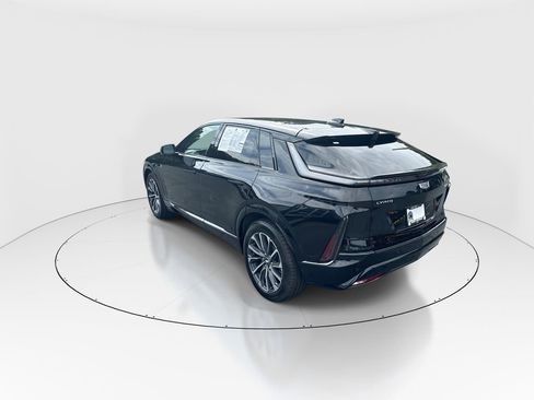 Used 2025 Cadillac Lyriq Sport AWD/4WD image 6
