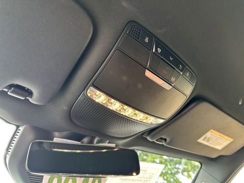 Used 2021 Mercedes-Benz GLC 300 4MATIC image 24