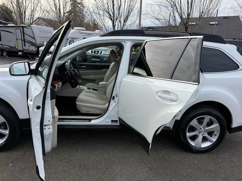 Used 2013 Subaru Outback 2.5i Limited image 18
