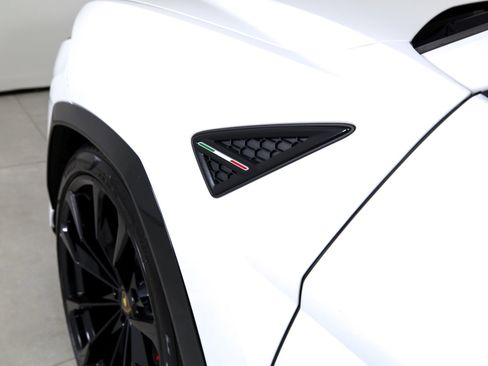 Used 2019 Lamborghini Urus image 38