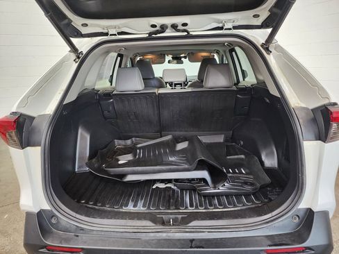 Used 2020 Toyota RAV4 XLE Premium AWD/4WD image 30