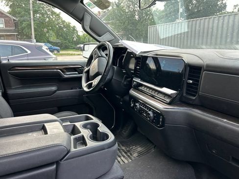 Used 2024 Chevrolet Silverado 1500 LT AWD/4WD image 9
