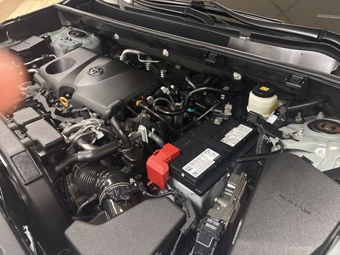 Used 2021 Toyota RAV4 XLE AWD/4WD image 32