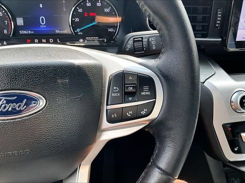 Used 2022 Ford Explorer XLT w/ Equipment Group 202A AWD/4WD image 18