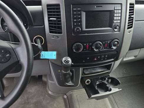 Used 2014 Mercedes-Benz Sprinter 2500 image 9