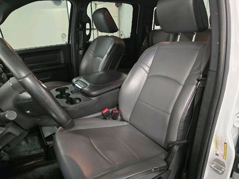 Used 2024 RAM 2500 Tradesman w/ Chrome Appearance Group AWD/4WD image 4
