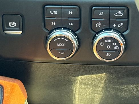 Used 2024 GMC Sierra 2500 Denali Ultimate image 11